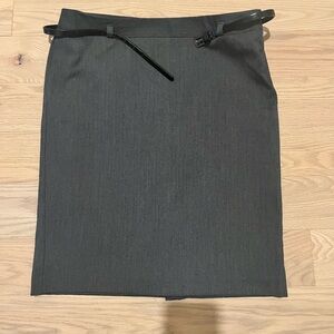 Van Heusen Studio Women’s Gray Stretch Pencil Skirt w/ Belt – Size 10